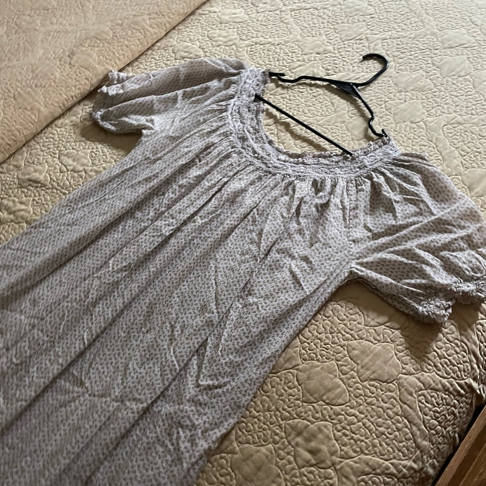 Doen flower nightgown